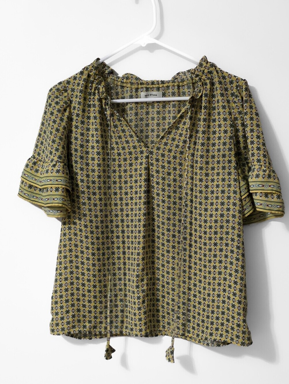 Max Studio Yellow/Green Patterned Short-Sleeve V-Neck Blouse with Tie Detail